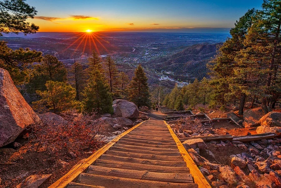Psychic readings in Manitou Springs at sunrise overlooking Colorado Springs