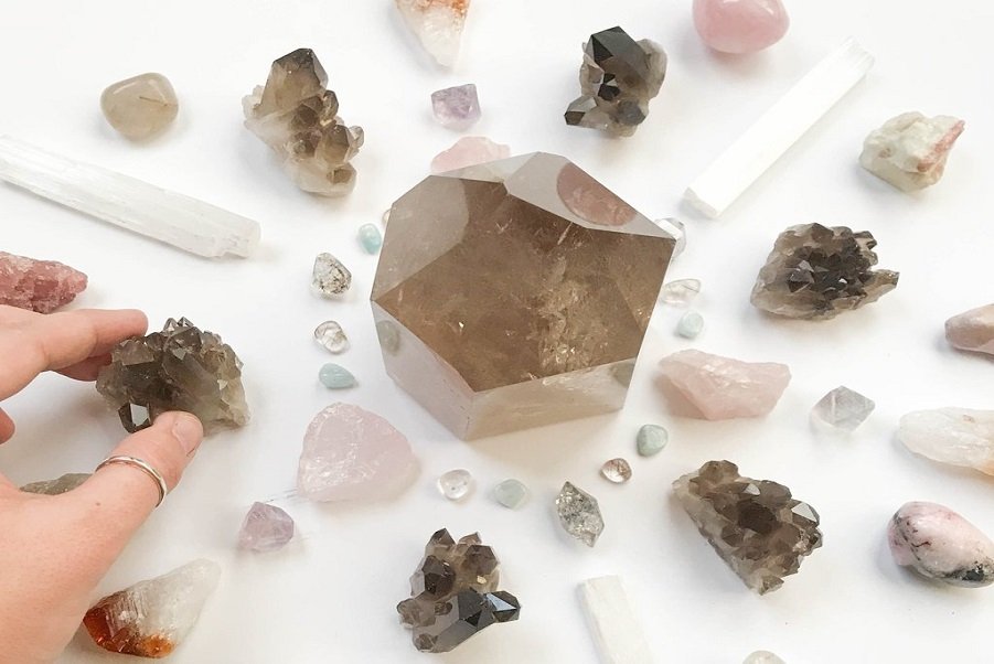 Personalized crystal grid featuring smokey quartz and rose quartz for spiritual grounding and healing.