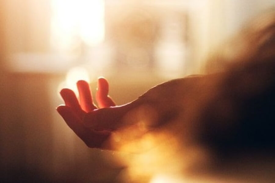 Symbolic image of shamanic soul retrieval showing energy healing, spiritual light, and trauma recovery after soul loss